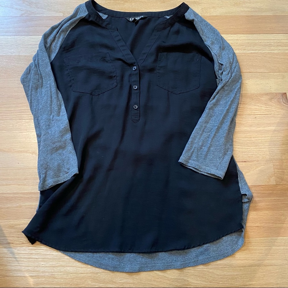 Express size M black / gray cotton blend long sleeve blouse with front pockets